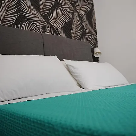 Bed and Breakfast Salotto Plebiscito 3*
